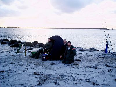 Brandungsangeln am 13.11.2004 am Strand von Miramar auf Fehmarn in der Ostsee © MaBoXer