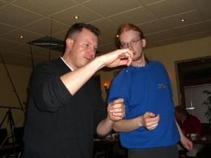 Ole und Andy bei einer Vorführung der Brandungsvorfächer © Brandungsangelshop