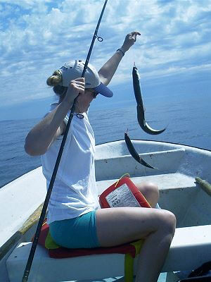 Marion mit Makrelen beim Bootsangeln © Hexlein