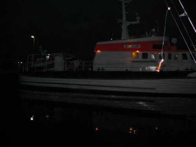 Bei Dunkelheit im Hafen kurz vorm Auslaufen © Agalatze